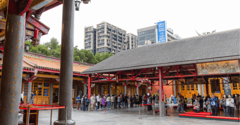 台北・行天宮とは?関羽も祀られる人気の道教寺院を解説 | タイペイクマガジン